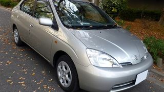 プリウス NHW10