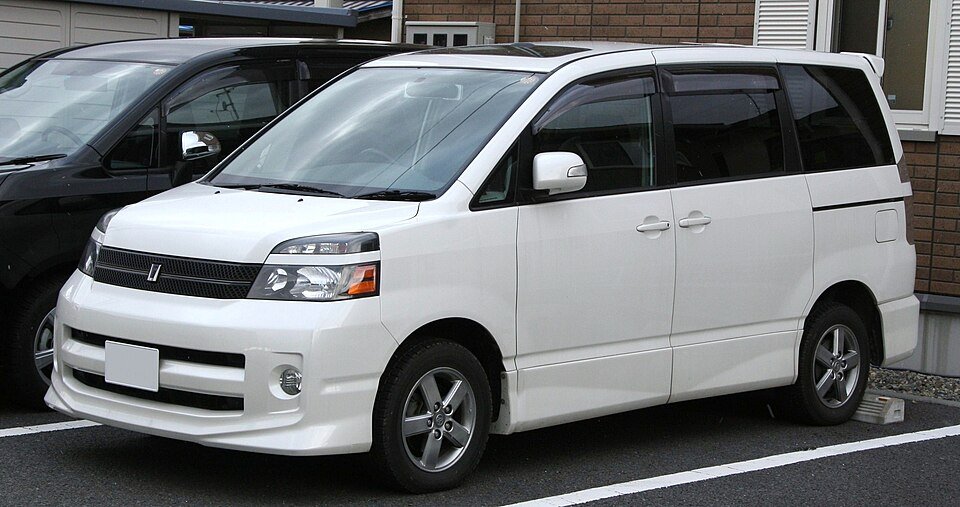 ヴォクシー AZR6